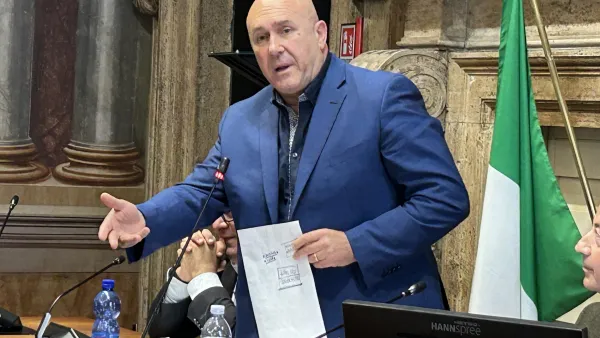 "Grazie a tutti ma cambio nell'interesse della città"