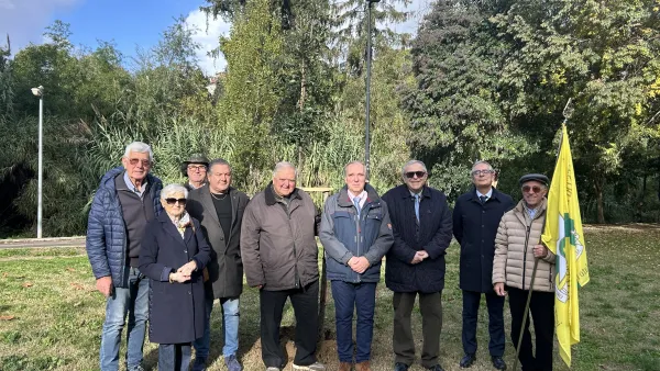 I Maestri del Lavoro donano un leccio alla città