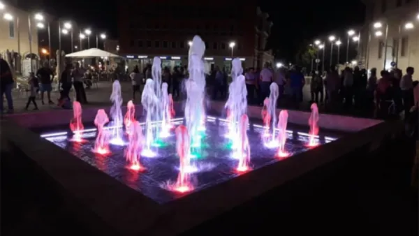 Verde, rossa e rosa la fontana di piazza Europa