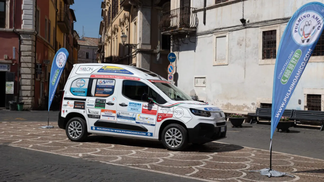 Pulmino amico - conferenza stampa consegna