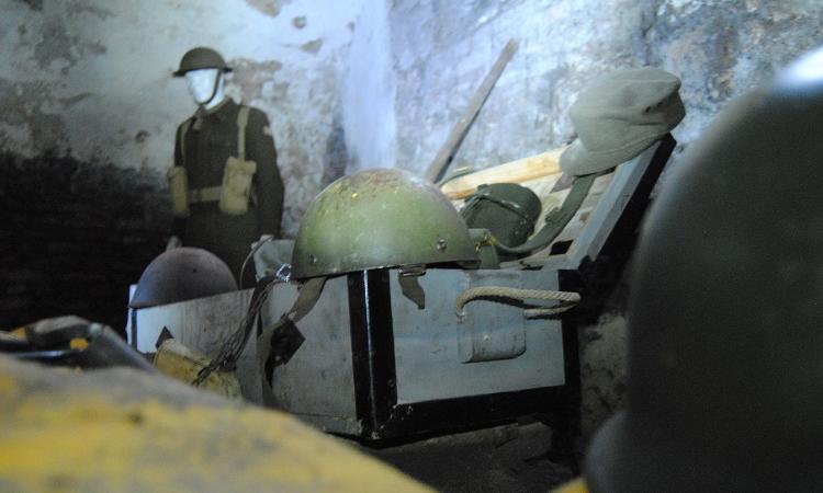 Visita al rifugio antiaereo di via Carrara