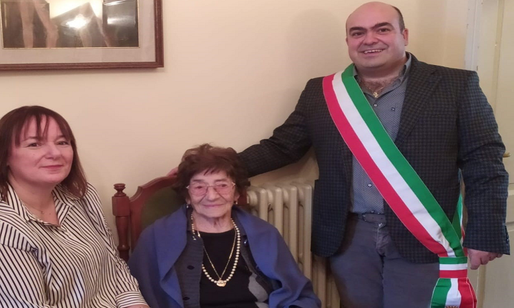 da sin la presidente del consiglio comunale Francescangeli, Gina Valeri e il vice presidente Francesco Filipponi